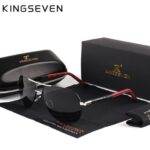 с червена украса